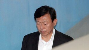 [속보] ‘박근혜 뇌물’ 신동빈 2심 집행유예 선고…234일만에 ‘석방’