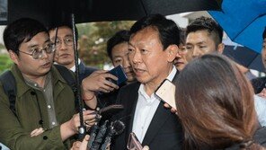 신동빈 “국민 여러분께 심려 끼쳐 죄송, 앞으로 열심히 하겠다”