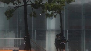 태풍 ‘콩레이’, 다소 약해져…부산·울산 지난 뒤 동해로 빠질 듯