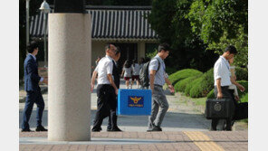 ‘시험문제 유출 의혹’ 부녀 첫 조사…“딸 1명 호흡곤란 후송”