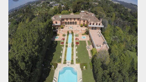 영화 ‘대부’ 배경 베벌리힐스 저택 1억3500만달러 매물