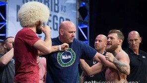 ‘벨트 뺏긴’ 맥그리거 VS ‘가로 챈’ 하빕…벨트·자존심 모두 건 ‘한판 승부’