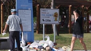 [화보] 서울세계불꽃축제 다음날… 한강공원 ‘쓰레기 몸살’