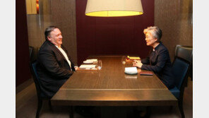 강경화-폼페이오, 만찬 협의…“2차 북미정상회담 공조”