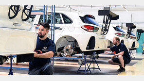 부품 일일이 손으로 조립… 현대車 “WRC 우승 보인다”