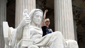 캐버노 인준안 50 대 48 상원 통과… 美대법 무게중심 보수로 기울어져