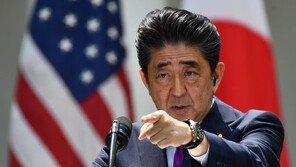 아베 “트럼프, 주한미군 철수 염두 안두는 듯”