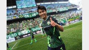 불굴의 골잡이 이동국, 이제 ‘철인’ 자리도 넘본다