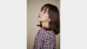 “영화의 아픈 사연이 마음에 끌렸다”…‘미쓰백’으로 변신한 배우 한지민