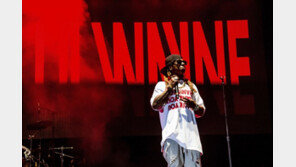 美래퍼 ‘릴 웨인’ 공연 중 총성…경찰 “총 발견 안돼”