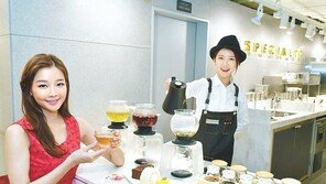 플라스틱 빨대 없이 마시는 ‘드링킹 리드’ 도입 