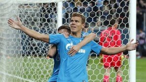 “네 나라로 돌아가라” 한국계 공무원 폭행한 축구스타 코코린 알고보니