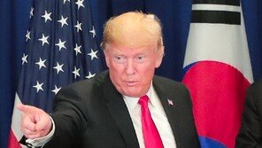 트럼프 “한국, 우리 승인 없이 대북제재 못 풀어” 쐐기