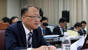 국세청장 “‘이명박근혜’ 뇌물액에 소득세 추징 검토”