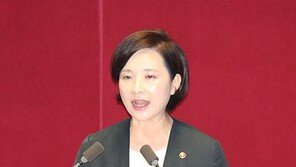 유은혜 “고교 무상교육, 늦어도 내년 2학기부터…기재부 협의 시작”