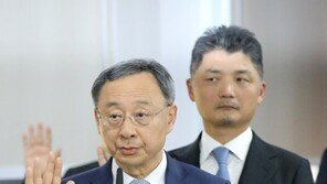 황창규 KT 회장 “5G 장비, 화웨이 포함해 검토 중”