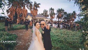 이하늘, 제주도 결혼 화보 공개…그림같은 메밀밭 웨딩