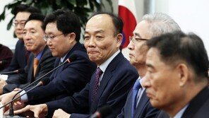 전원책 “한국당 의원들, 쇄신 반발하면 국민 용서 않을 것”