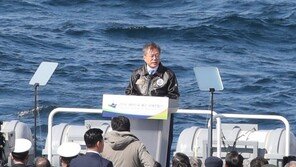 文대통령 “자랑스럽다” 일출봉함 순시·장병대상 함내방송