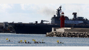 해군 “美 항모 레이건호 지각 입항설 사실 아니다”