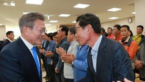 文대통령 “軍시설, 평화거점 될수있어…北과 대치는 언젠간 끝나”