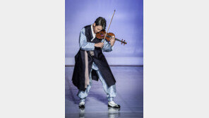 바이올리니스트 KoN(콘), 한복패션쇼에 모델 및 축하연주자로 동시에 참여