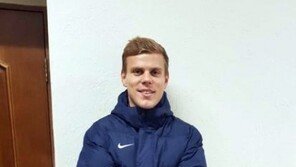 ‘한국계 공무원 폭행’ 코코린, 수갑 차고 웃음…“아직 살아있다니 운 좋다”