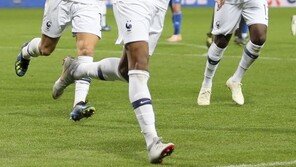 프랑스 최초 10대 A매치 10골…‘기록제조기’ 음바페