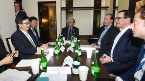 김동연·므누신 “굳건한 한·미 공조체제 유지키로”