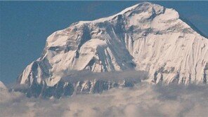 외교부 “히말라야서 사망 우리 국민 시신 수습 시도중”