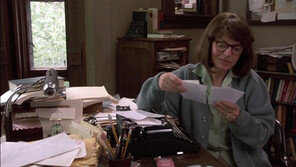 [윤여수의 라스트 씬] 20년간 주고받은 편지…그것은 사랑이었네