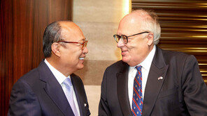 김승연 회장, 美 헤리티지재단 회장과 만찬