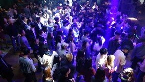 ‘과잠’ 입고 강남클럽 몰려간 서울대-한양대생들