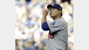 아깝다, 류현진… 웃었다, 다저스