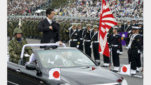[동아일보·채널A 공동취재]전범기 앞에 선 아베… 개헌의지 노골적 드러내