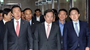 한국당 연일 ‘보수대통합’ 군불때기…야권 정계개편 가시화되나