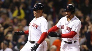 홈구장 외야 펜스도 도운 보스턴의 반격 1승