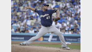 밀워키, NLCS 3차전서 다저스 완파…월드시리즈 보인다