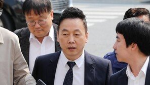 ‘언론사 명예훼손’ 정봉주 檢 출석…“사실관계 명확규명 기대”