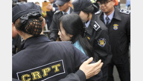 ‘친부살해’ 혐의 무기수 김신혜 재심 첫 재판 연기