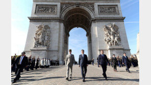 文대통령 “프랑스 혁명정신, 韓 촛불 ‘혁명의 빛’으로 되살아나”