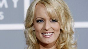 트럼프, 포르노 배우 대니얼스에 “두고 보자” 엄포