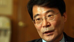 “장하성 등 경제팀 교체해야” 46%… “유임” 26%