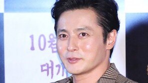 ‘창궐’ 장동건 “‘잘생김’, 망가뜨리려 해도 안 망가져”