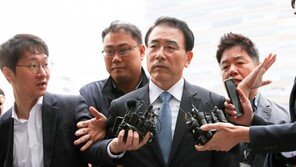 ‘신한은행 채용비리’ 인사부장 2명 법정서 “인정” vs “몰랐다”