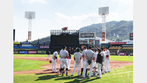 [현장리포트] “기본부터 다시” 웃음꽃 활짝 핀 한화의 ‘폴캠프’