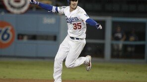 ‘벨린저 끝내기’ 다저스, 연장 13회 혈투 끝 승리…승부 원점