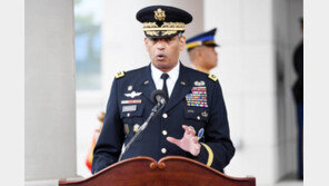 브룩스 사령관 “‘JSA 비무장화’ 3자 대화 생산적”