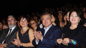 文대통령, ‘한반도 평화’ 미사참석…성베드로 대성당 입장