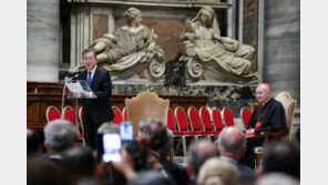 바티칸서 열린 한반도 중심 미사…文대통령 “기필코 평화 이룰 것”
